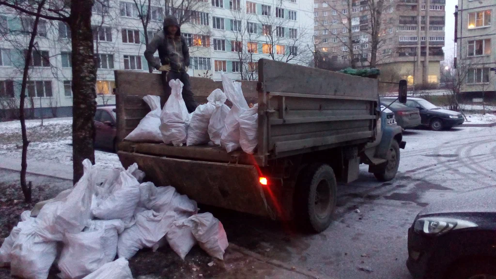Вывоз мусора в мешках в Юбилейном в октябре