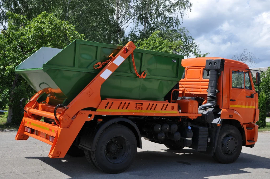 Заказ бункеровоза для вывоза мусора и отходов в Юбилейном в октябре