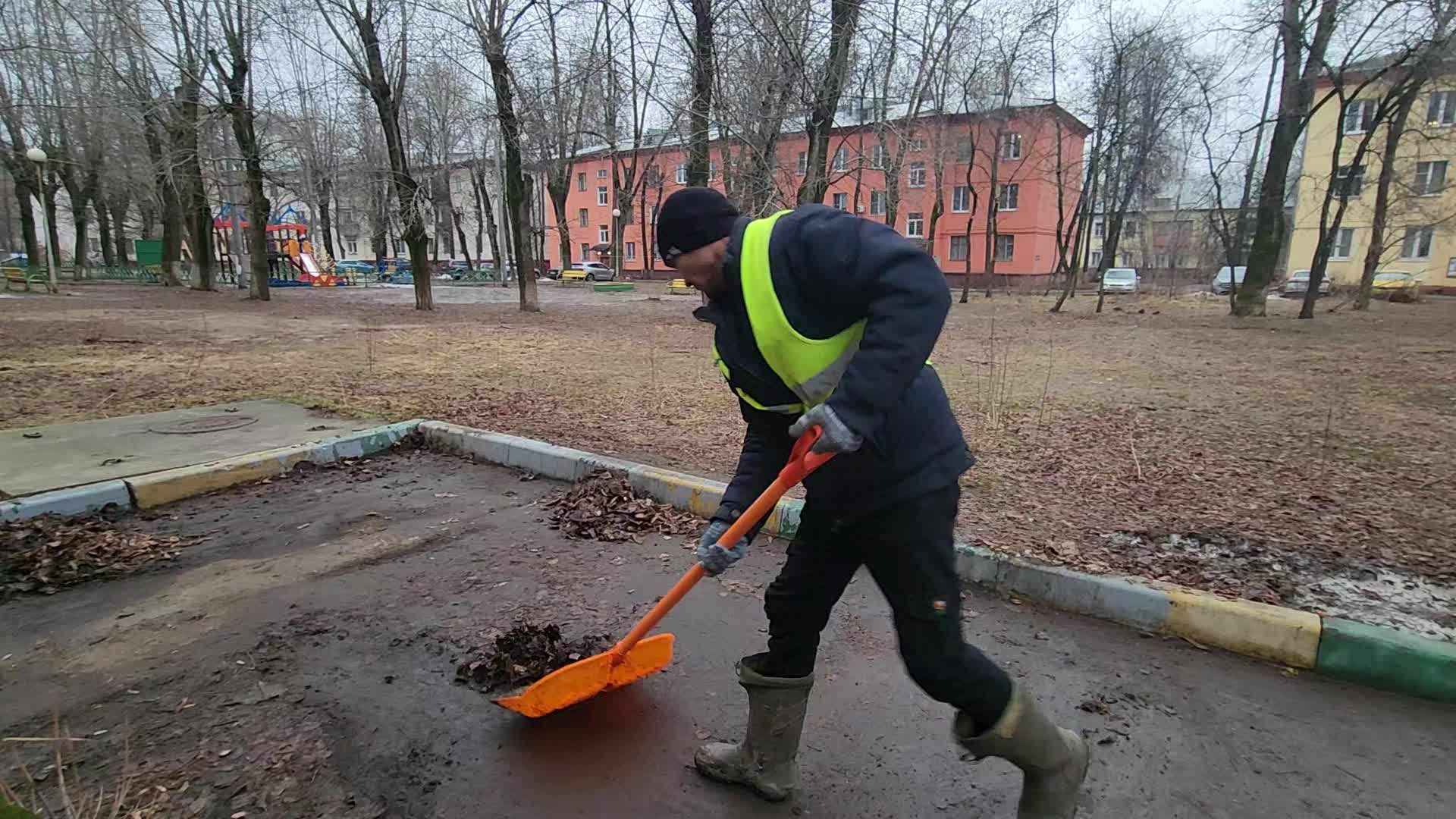 Уборка территорий в Юбилейном в октябре