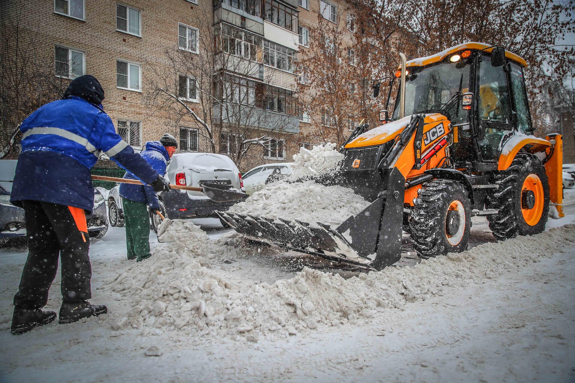 Очистка дворов от снега и наледи в Юбилейном — уборка снега, трактор и ручная, цены от 515 руб. | ПроМусор